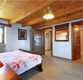 4 bedroom villa with pool near Svetvinčenat, Istria, sleeps 10